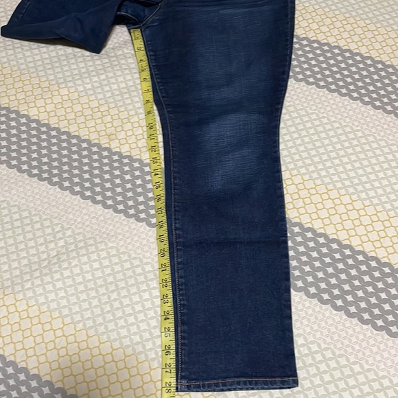 Old Navy Dark Wash Jeans - Picture 4 of 4